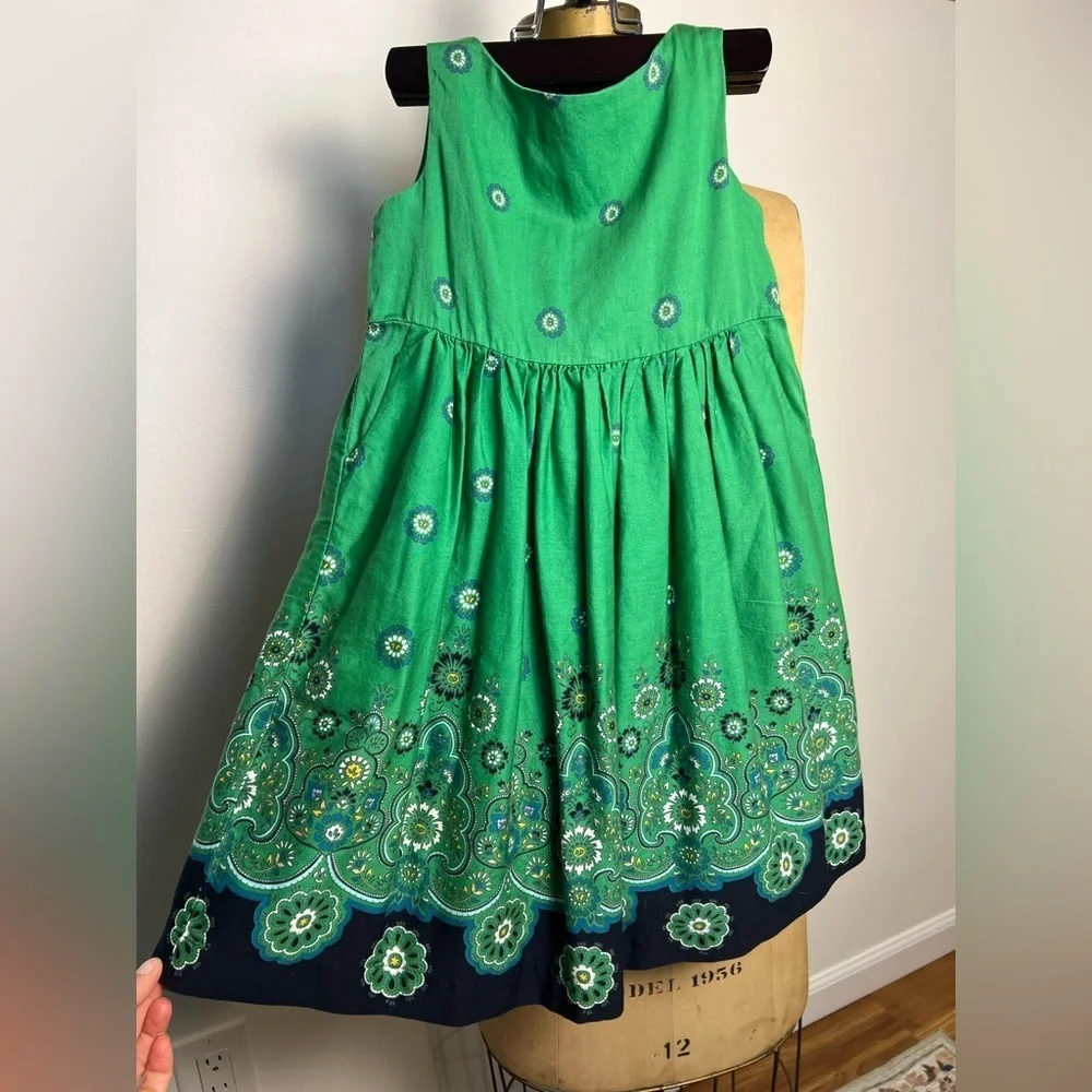 Gap girls green dress with lining, pockets and zip up back with button closure
